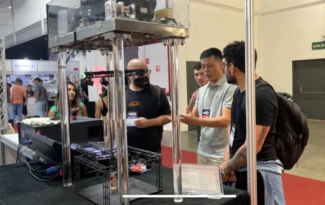 Brazil Expo YZDITEC Friendly exchanges with visitors 1