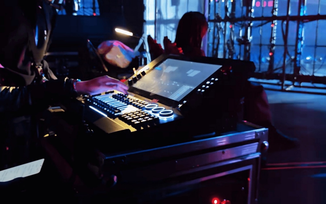 Automated show control console Automated show control console