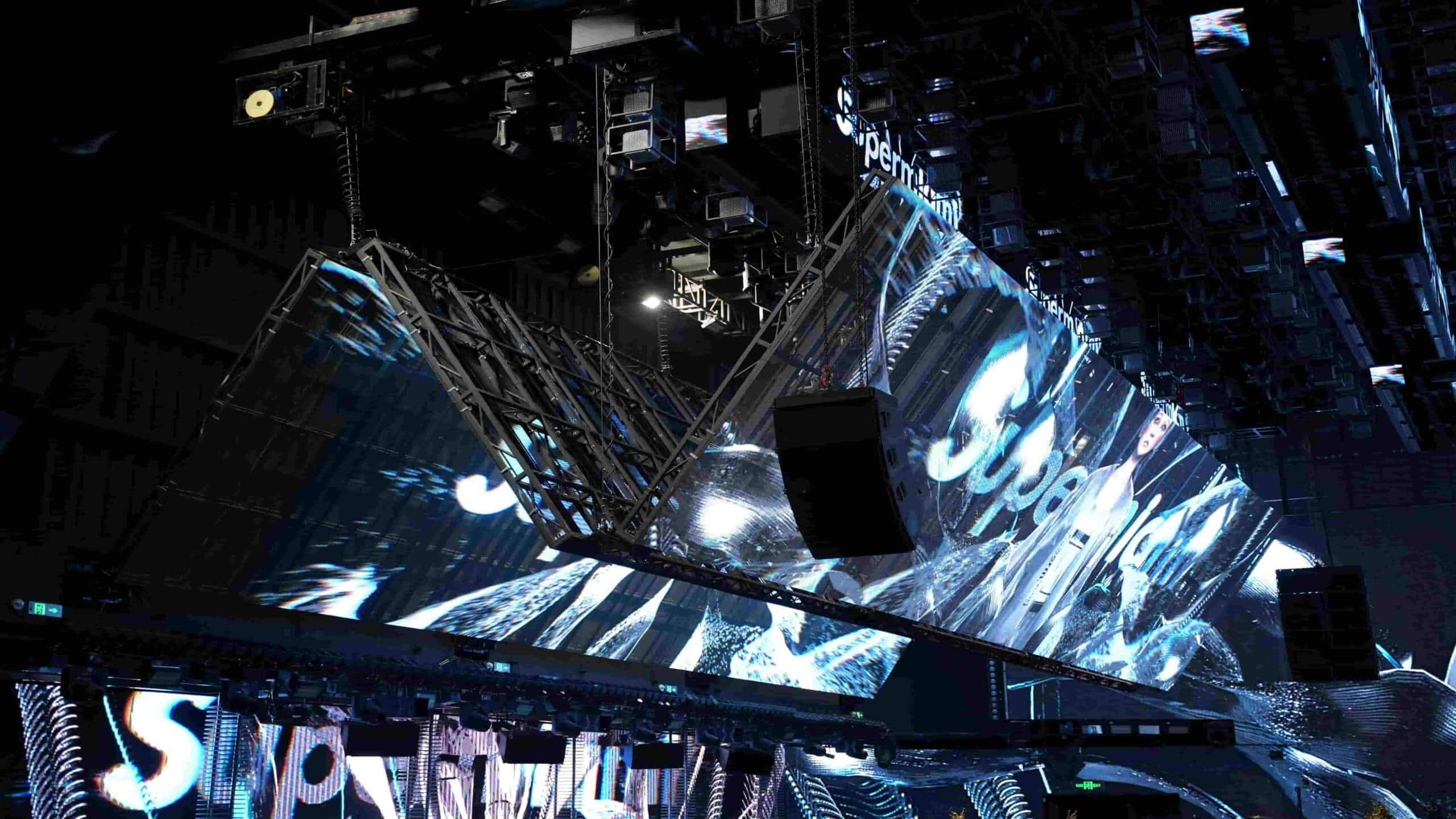 하이난의 슈퍼 마이애미 나이트클럽 - 장경간 선로 및 다중 리프트 조정